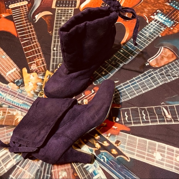 🍇Gorgeous Purple Suede Like Bamboo Purple Ankle Cuffed Booties! - Picture 12 of 13